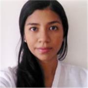 Profesora de escritura imparte clases a niños